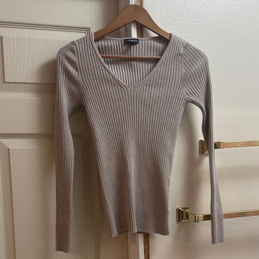 Express Taupe Ribbed Knit V-Neck Top